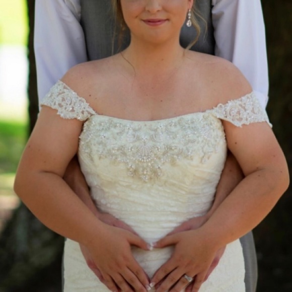 Wedding dress - 12 Petite - Picture 3 of 7